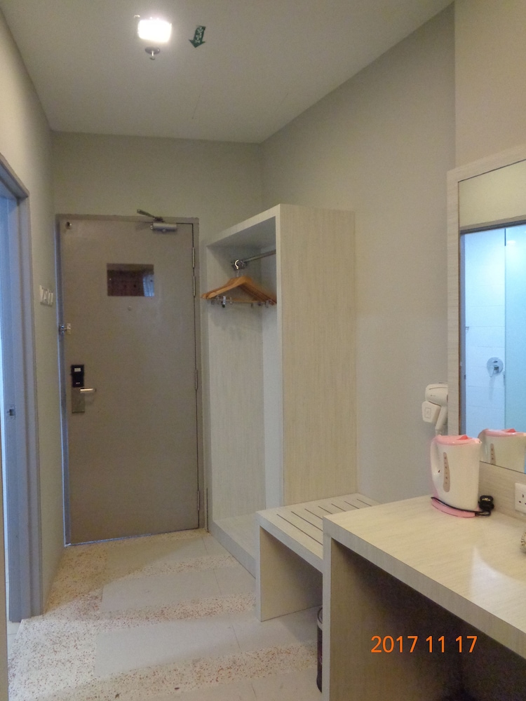 La Boss Hotel 10/56