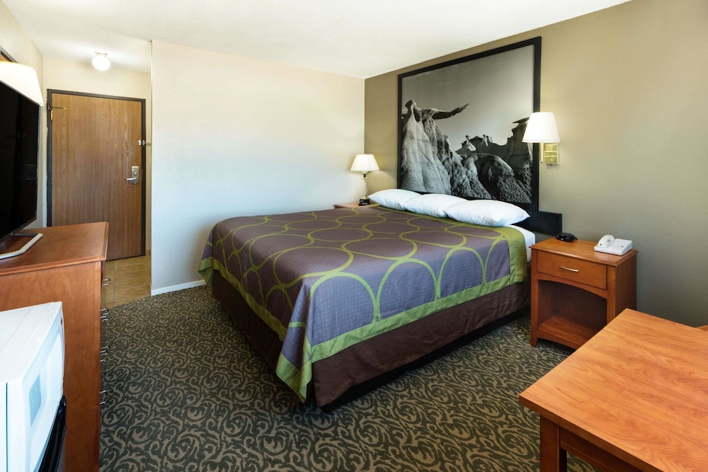Super 8 by Wyndham Clayton 14/28