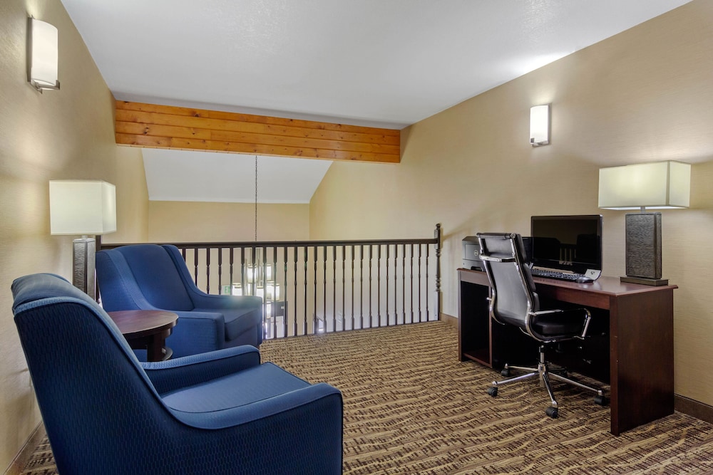 Comfort Inn & Suites Greeley, CO 38/54