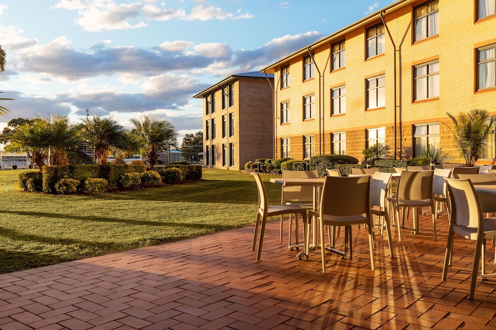 Mercure Sydney Blacktown 4/72