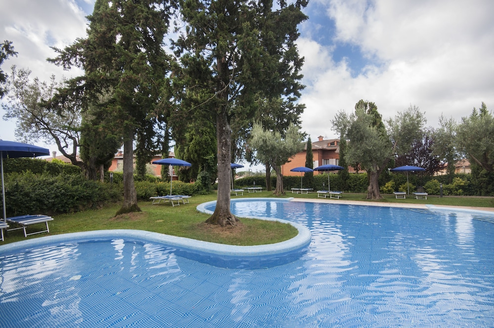 VILLA PARADISO VILLAGE in PASSIGNANO SUL TRASIMENO