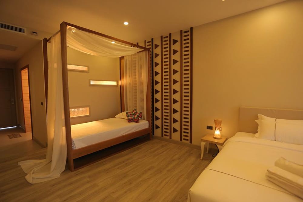 Navela Hotel & Banquet 14/50