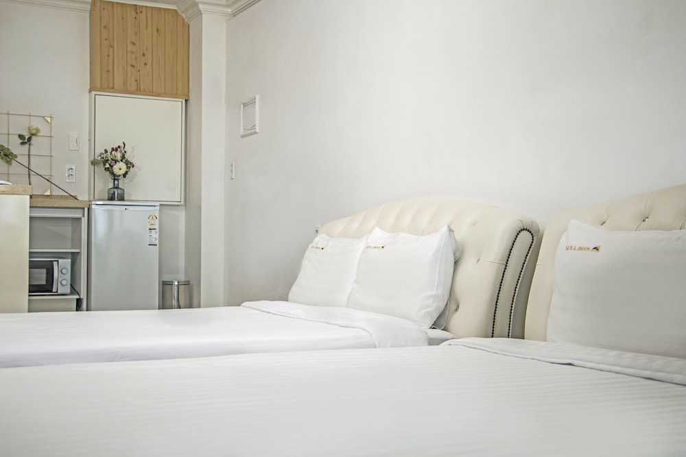 Sun And Moon Resort 14/100