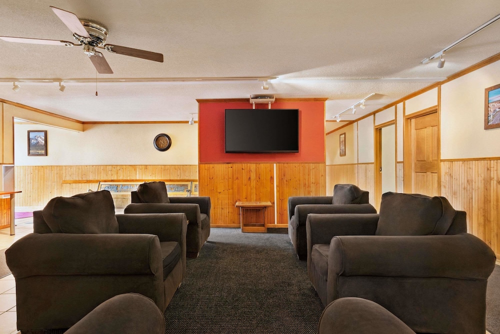Travelodge By Wyndham Edgemont SD 10/16