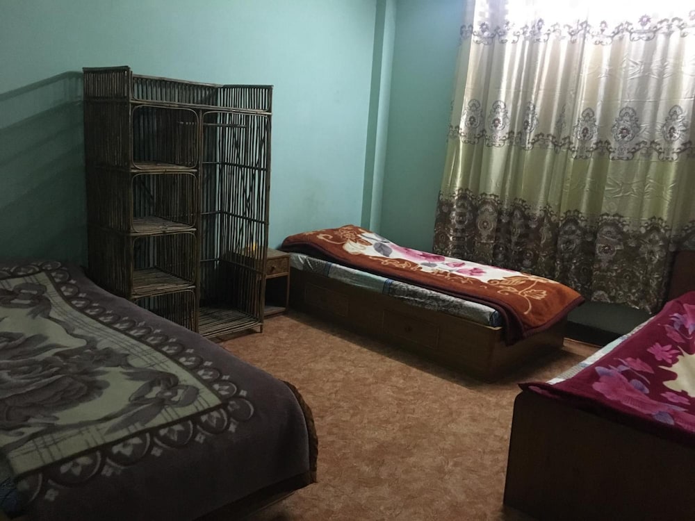 Sara's Backpackers Hotel 49/74