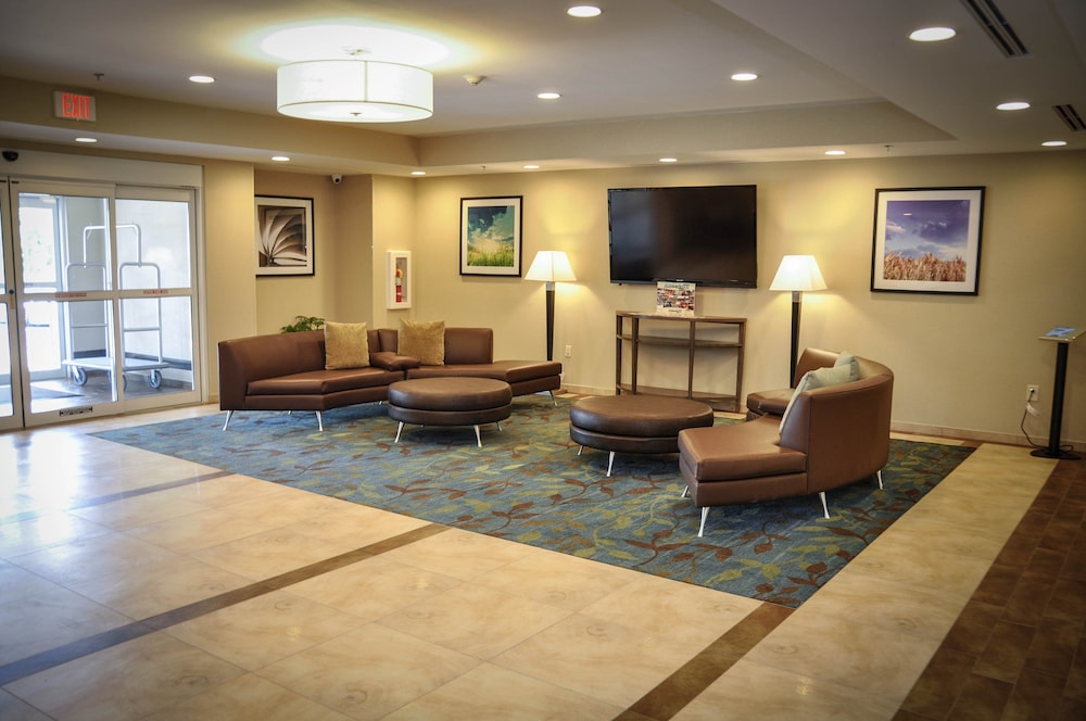 Candlewood Suites Columbus-Northeast 20/25