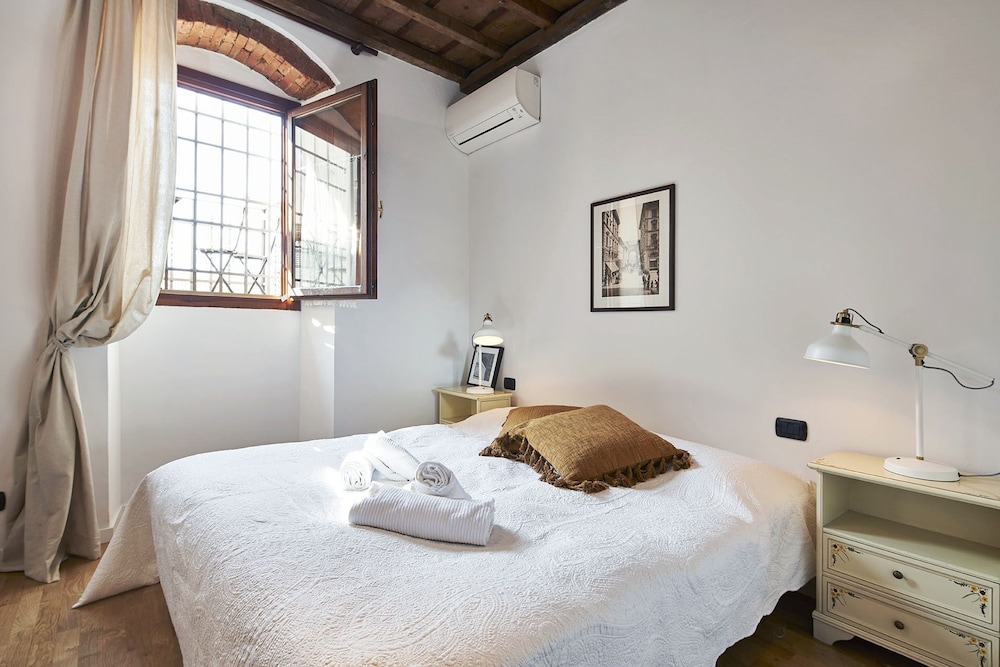 A Few Steps to The Duomo Amazing 4BD Apt 4/20