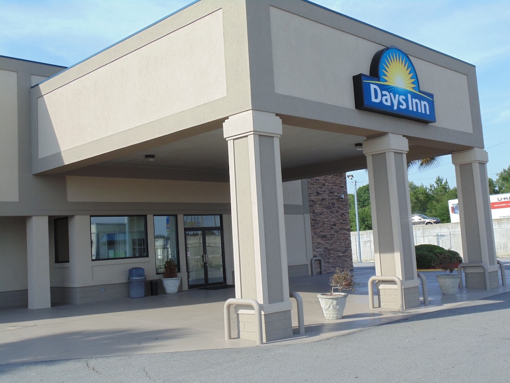 Days Inn by Wyndham Adel I-75 5/38
