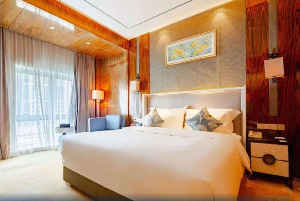 Ambassador, Suite, King Bed
