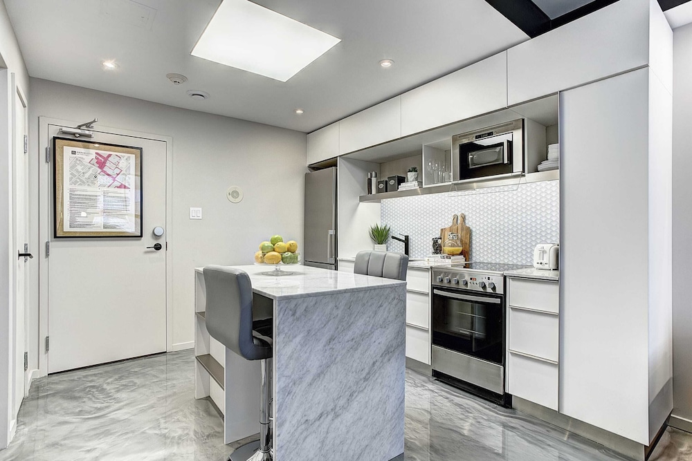 Pierce Boutique Apartments 7/73