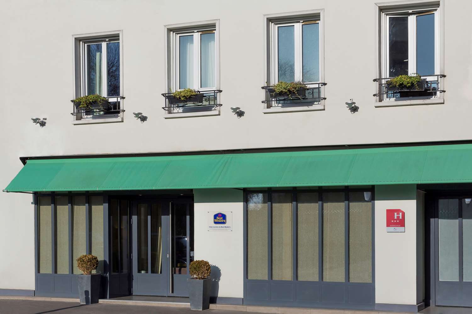 Best Western Rives De Paris La Defense 1/8