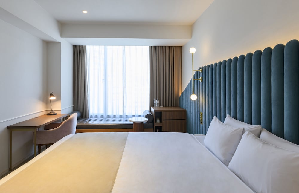 SUPERIOR, KING BED, CITY VIEW