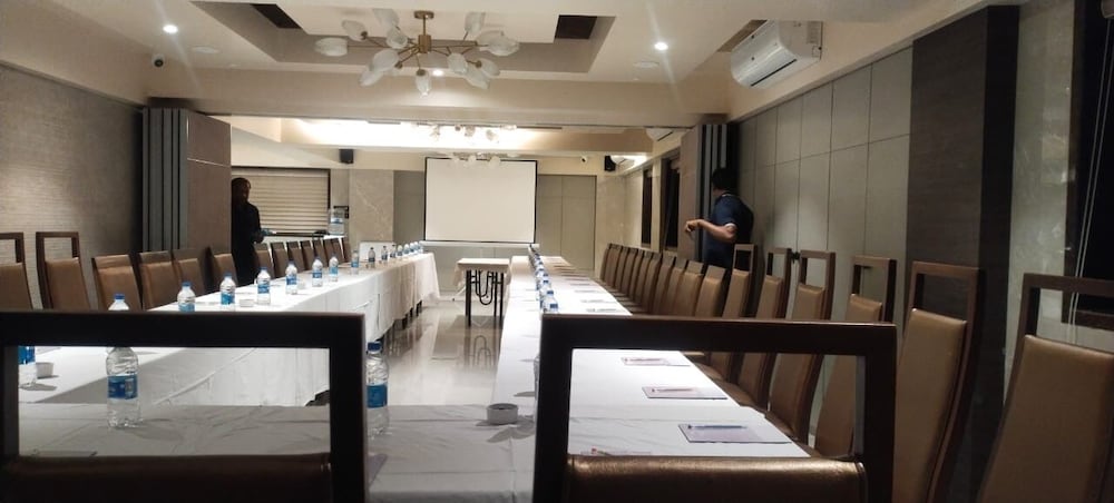 HOTEL CORPORATE 28/33