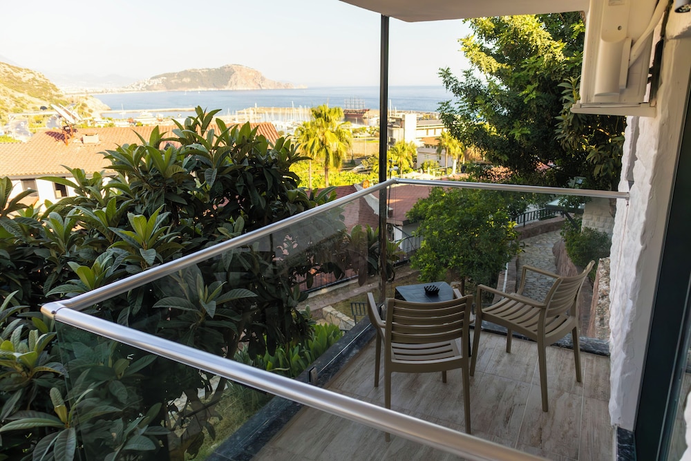 La Finca Hotel 59/63