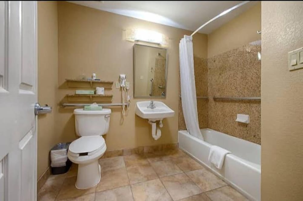 Candlewood Suites Houston Medical Center 70/72