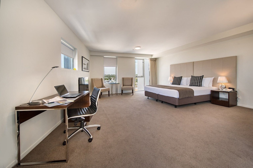 Empire Apartment Hotel 50/56