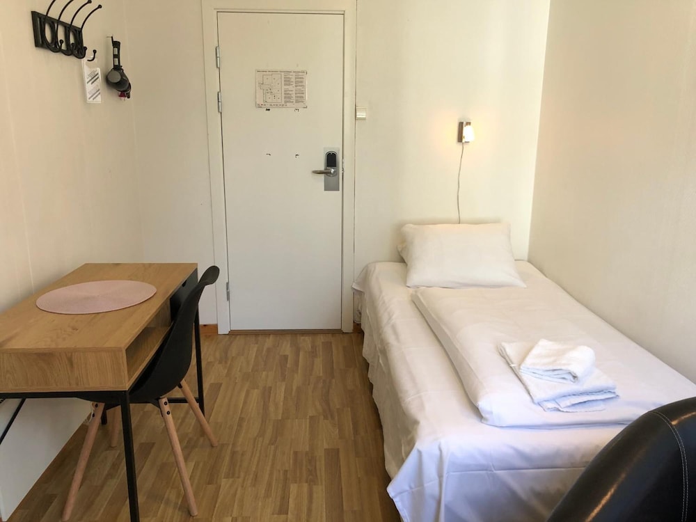 Ami Hotel 10/50