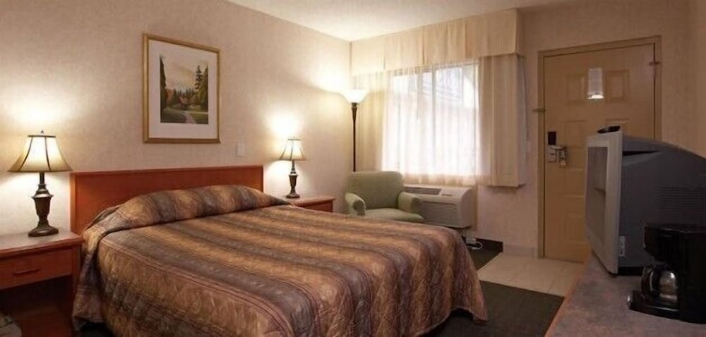 Langley Hwy Hotel 15/25