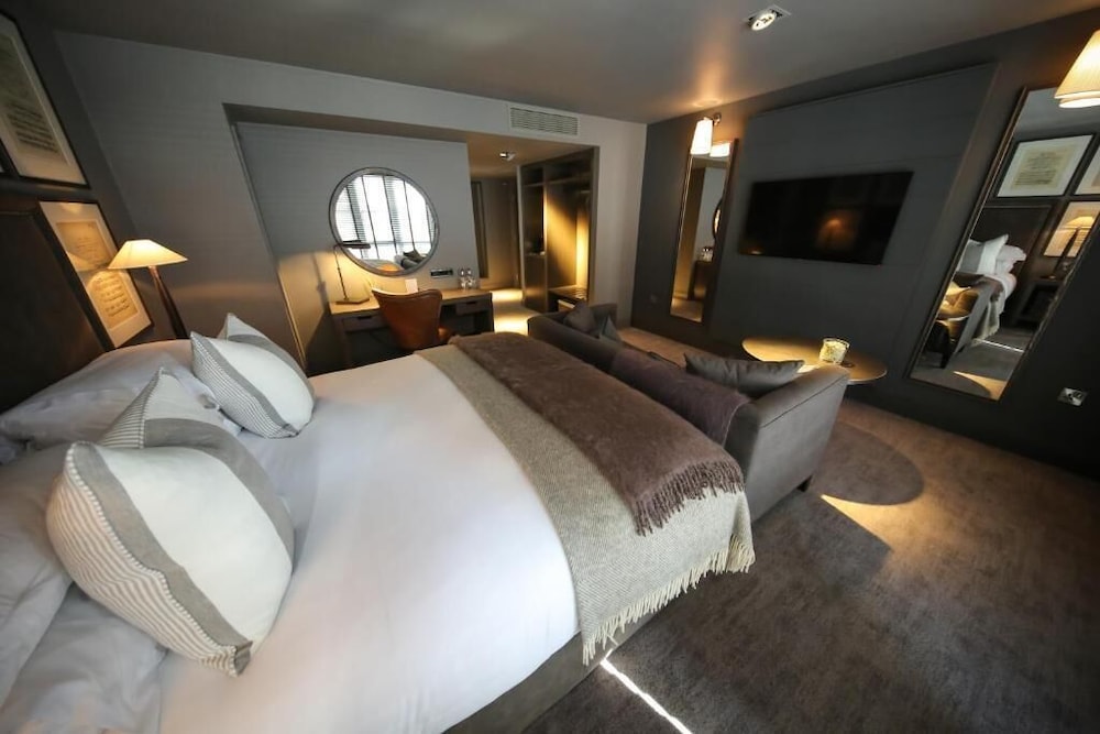 Dakota Hotel Glasgow 13/63