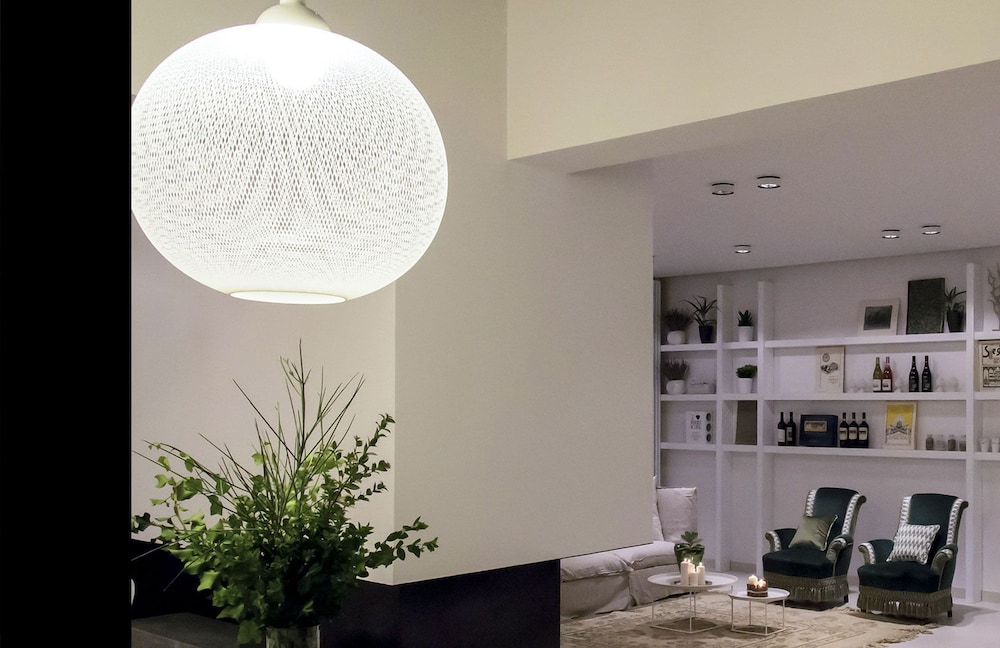Tale Restaurant & Suite 55/75