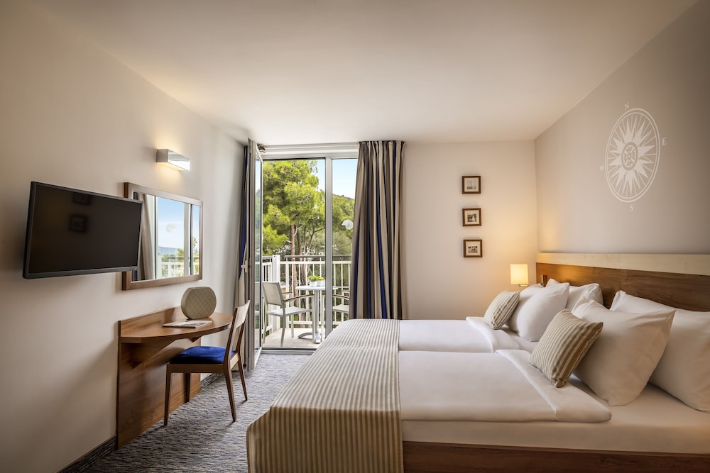 House, 1 Double and 1 Single Bed