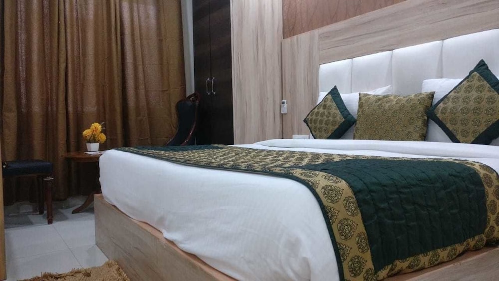 Airport Hotel Mahal 40/50