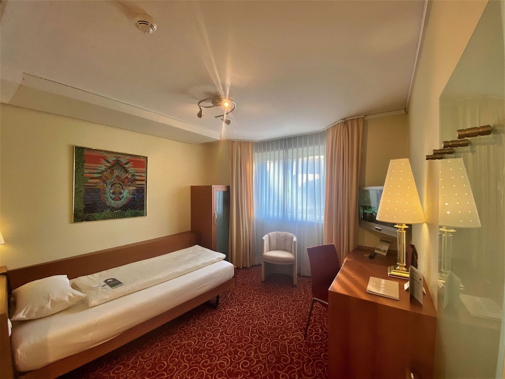 Gaia Hotel 44/75