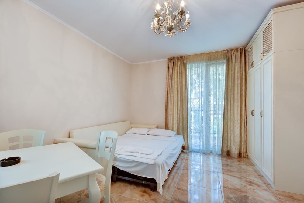 Venera and Anastasia Palace Apartments 38/75
