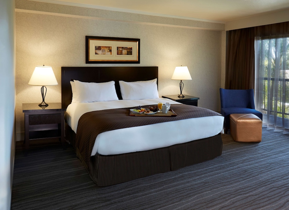 Doubletree By Hilton Claremont 11/58