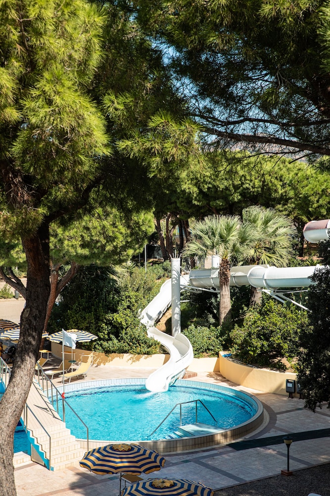 Tirreno Resort 37/44