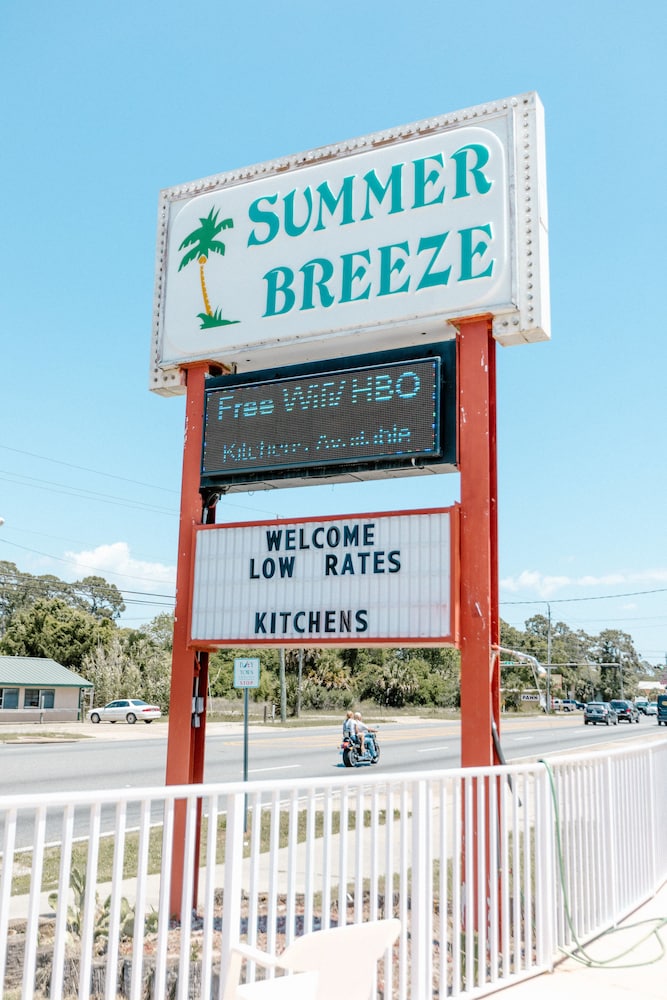 Summer Breeze Motel 4/52