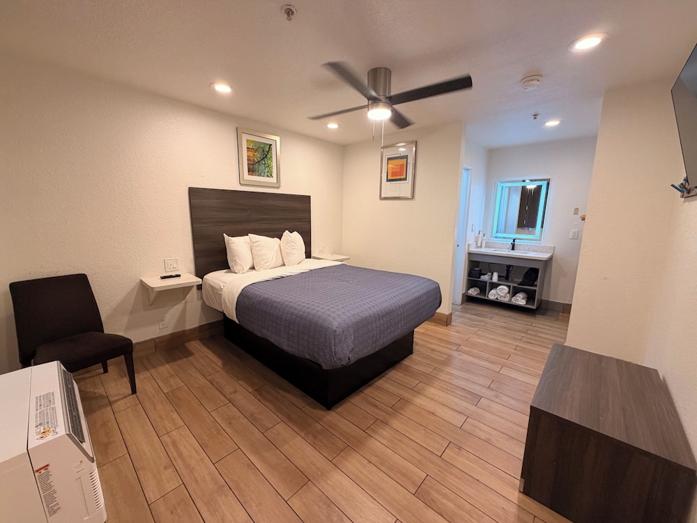 Holland Inn And Suites 13/51