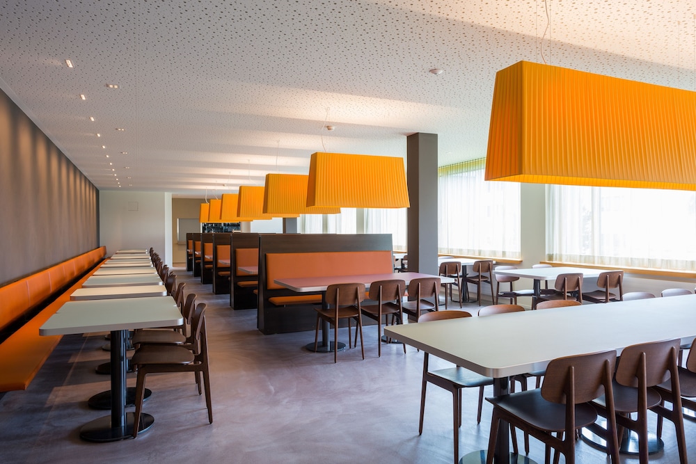 Youth Hostel 55/63
