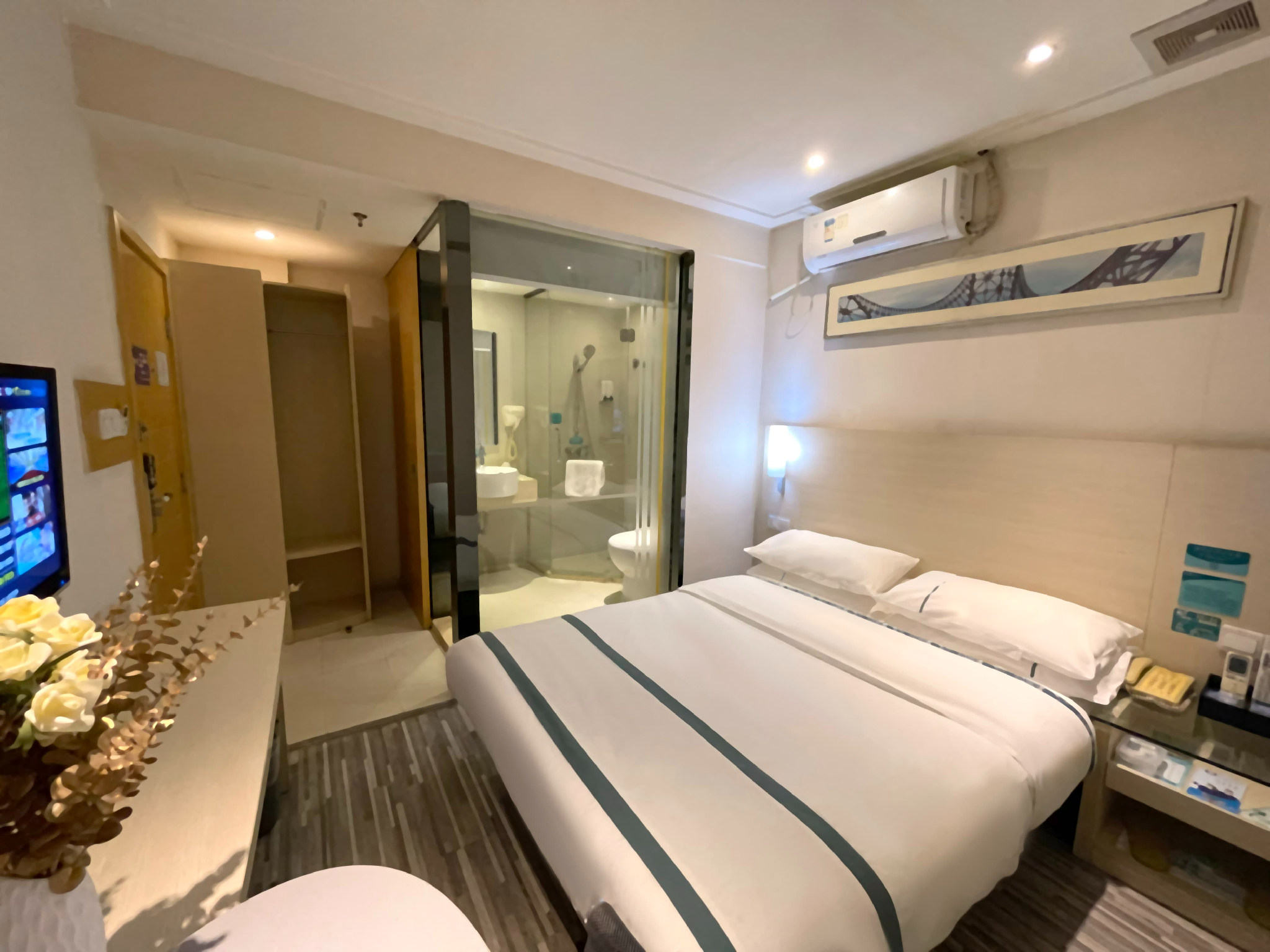 Special, Queen Bed