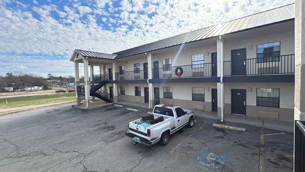 HiWay Inn Express Kiowa Hwy 69 43/55