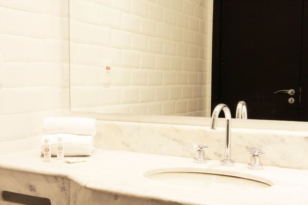 B And B Hotels Sao Jose Dos Campos 46/47