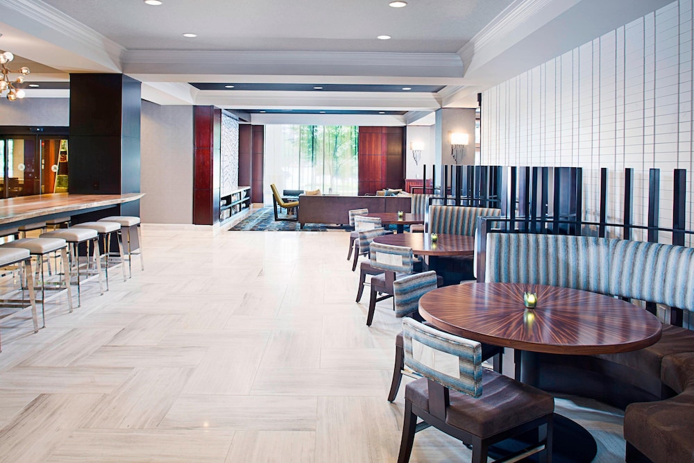 Marriott Suites Dallas Market Center 38/62