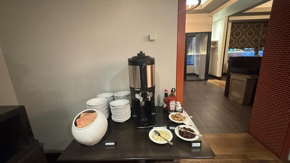Cambridge Suites Hotel - Toronto 57/67
