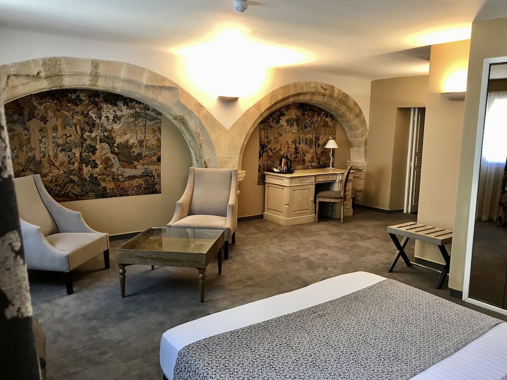 HOTEL DES AUGUSTINS 57/70