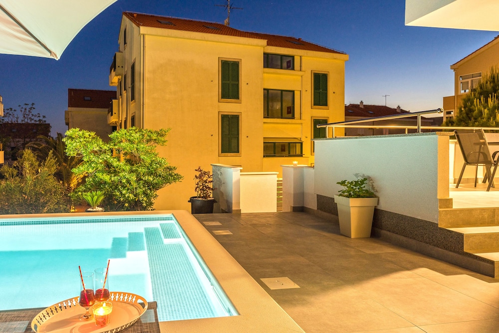 Summer Breeze Apartments 3/45