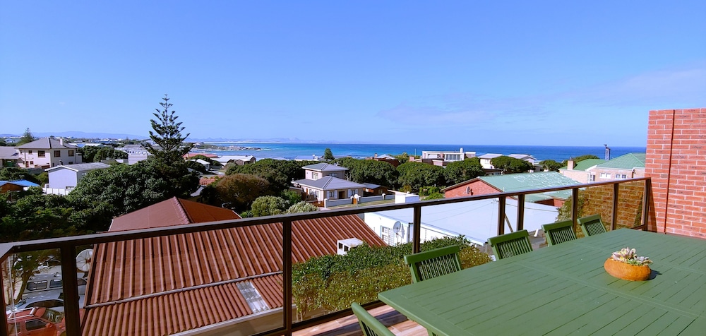White Shark Guest House 22/50