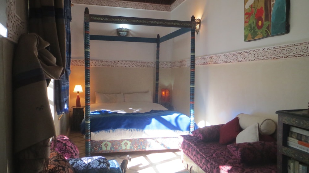 DELUXE, DOUBLE BED