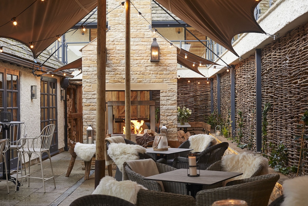 The Crown of Crucis Country Inn And Hotel 17/22