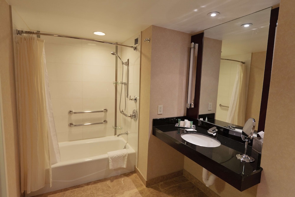 Hilton Charlotte Uptown (ex Hilton Charlotte Center City) 26/82