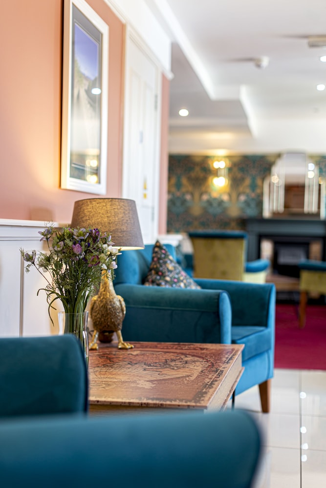 The Beaches Hotel 76/100