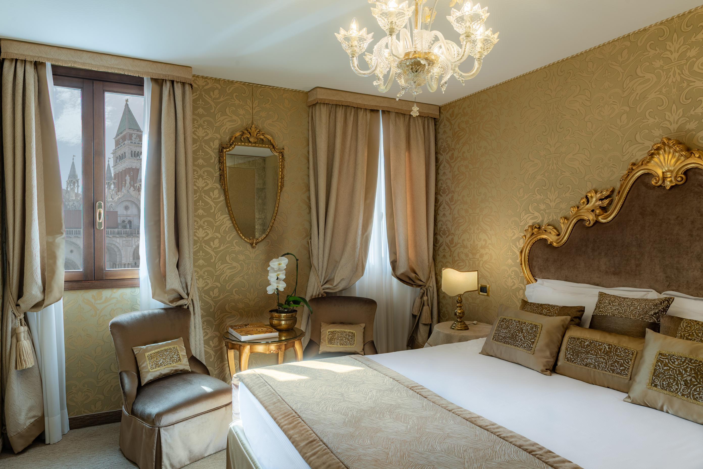 Superior, Double Bed, Station View