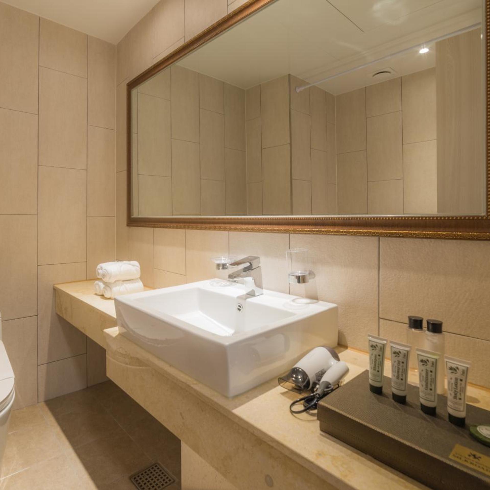 غرفة ديلوكس بسرير مزدوج، Reborn Suwon Silkroad Hotel 4/6