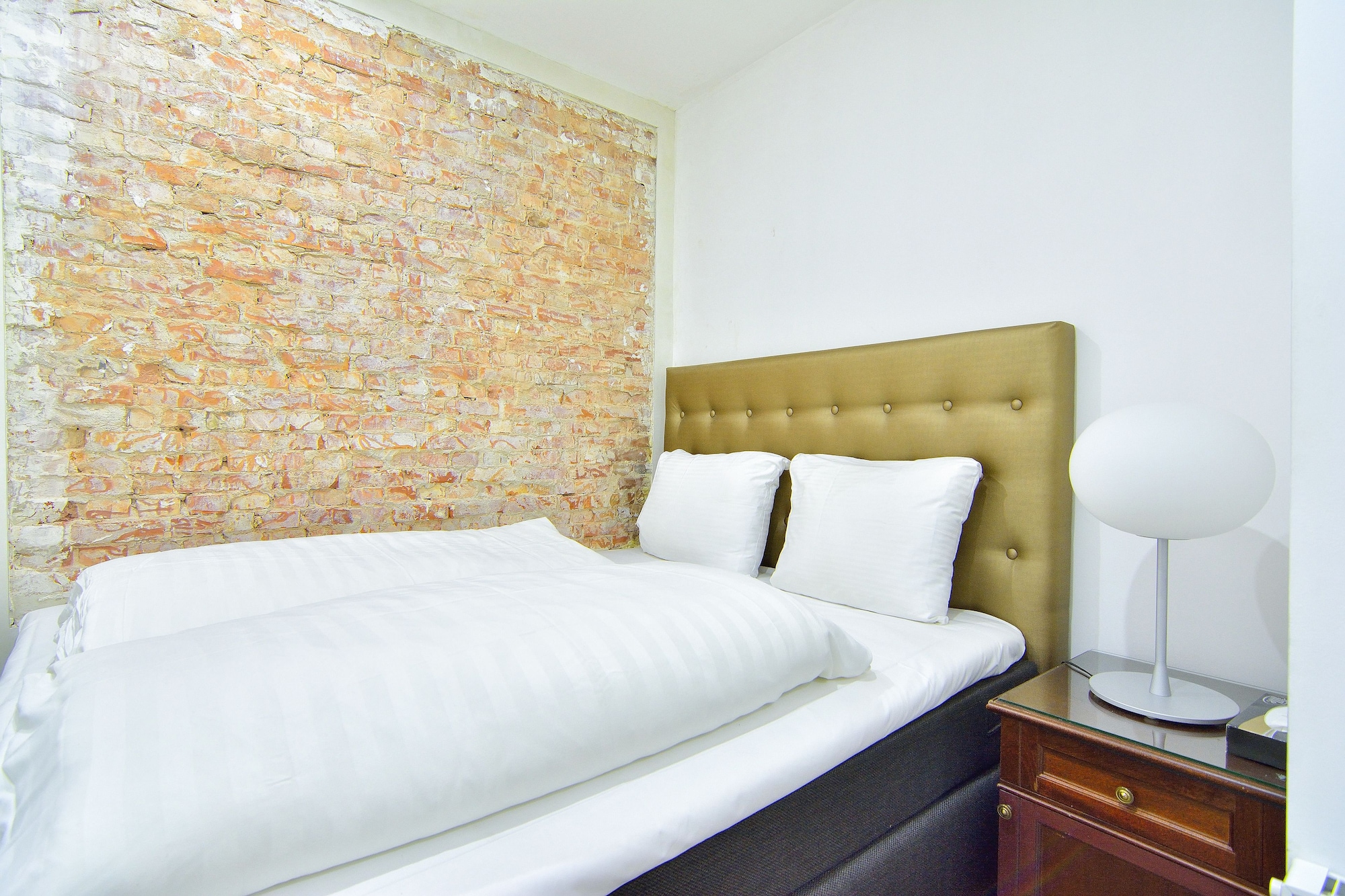 Basic, Double Bed