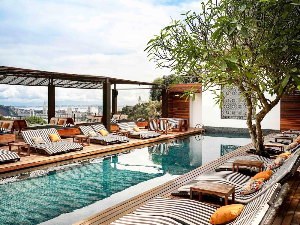 swimming pool spa