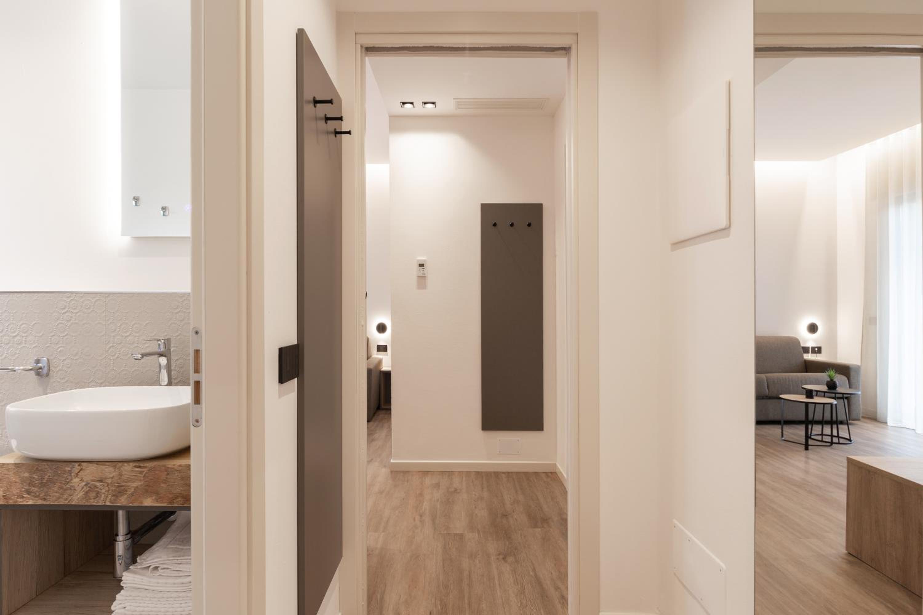 Hotel Renzo 50/50